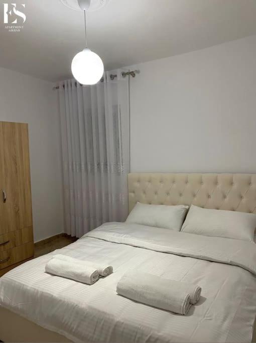 Es Apartment Tirana Esterno foto