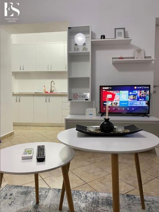 Es Apartment Tirana Esterno foto